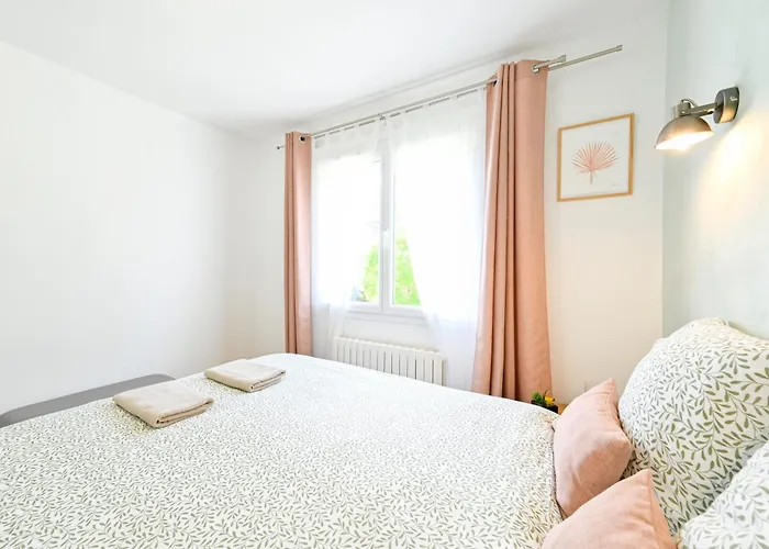 Casa vacanze Le Cocon Perché - Ambiance Pastel Et Jardin Arboré Cholet